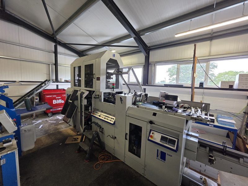 The Kolbus casing-in machine in the bindery, the conveyor to the right